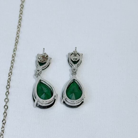 Emerald Teardrop Pear Shape Necklace Pendant, Earrings, Bracelet Set, Plated - Picture 5 of 10